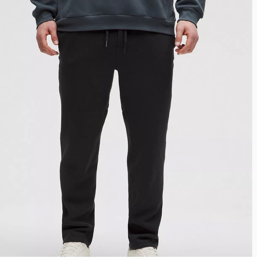 Lululemon Men's Black Sweatpants; Front Zipper Pockets; Men’s size M